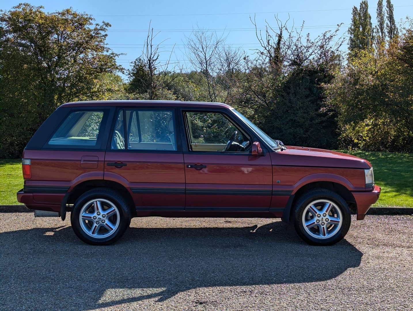 <p>2001 RANGE ROVER BORDEAUX 4.0 AUTO</p>