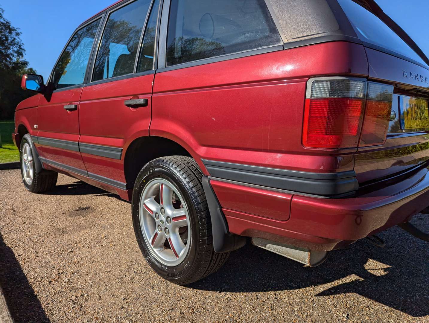 <p>2001 RANGE ROVER BORDEAUX 4.0 AUTO</p>