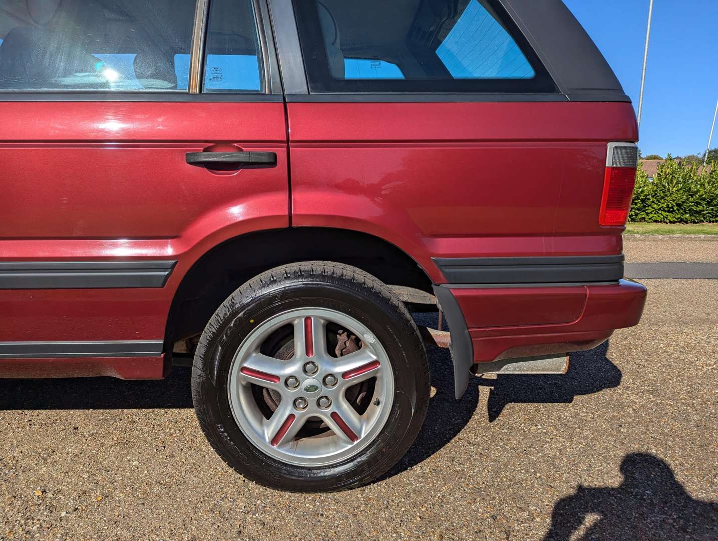 <p>2001 RANGE ROVER BORDEAUX 4.0 AUTO</p>