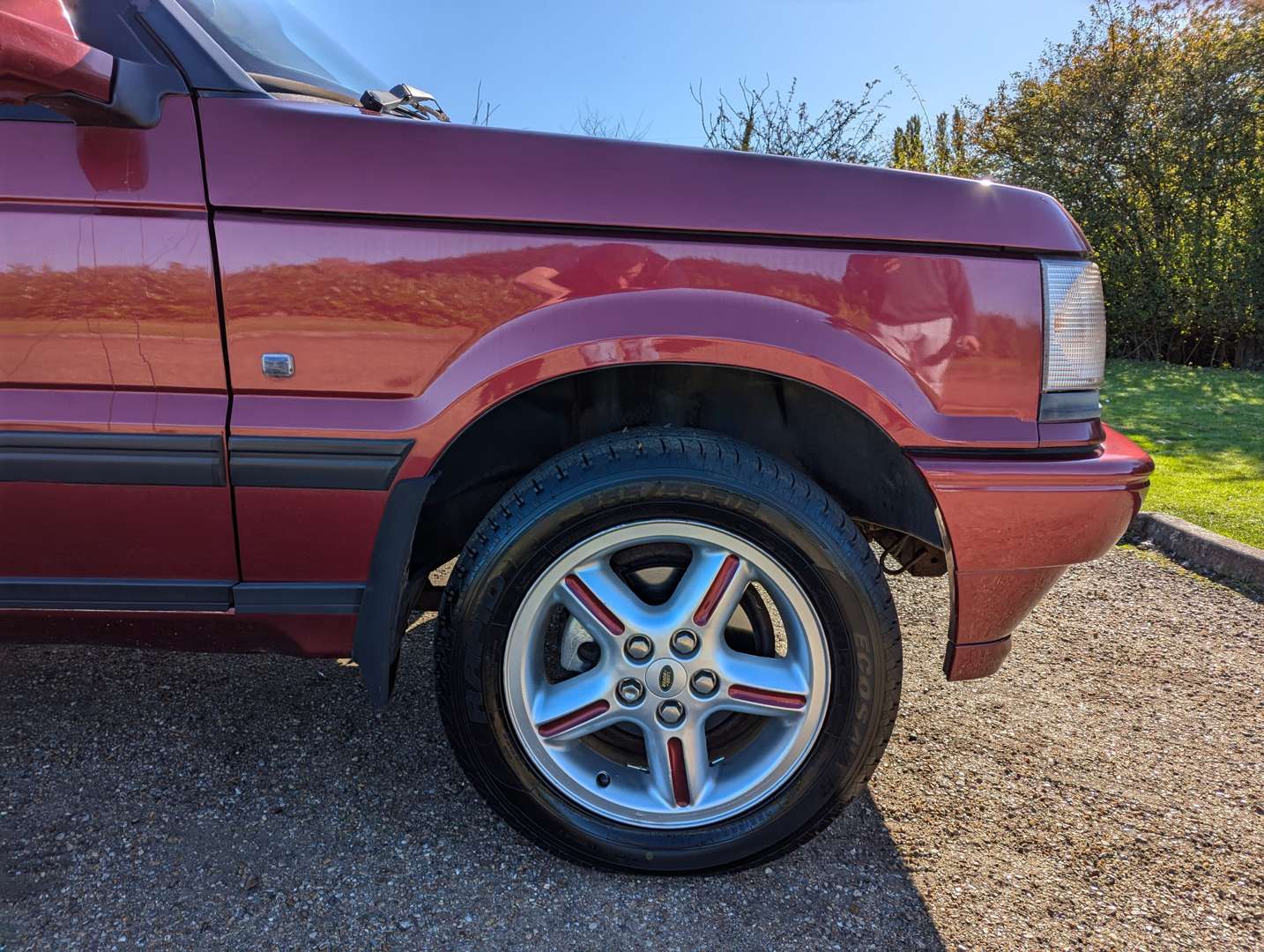 <p>2001 RANGE ROVER BORDEAUX 4.0 AUTO</p>