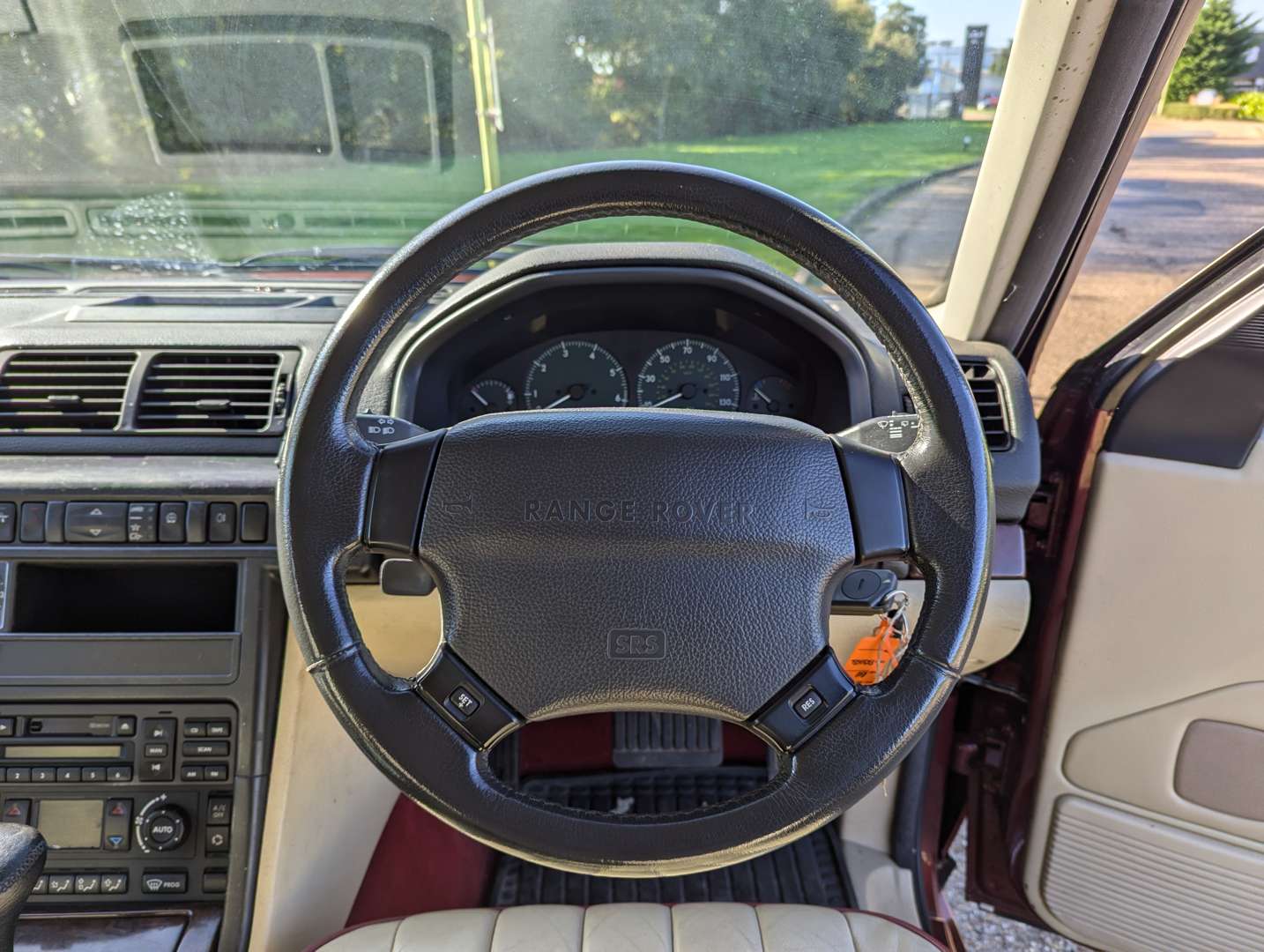 <p>2001 RANGE ROVER BORDEAUX 4.0 AUTO</p>