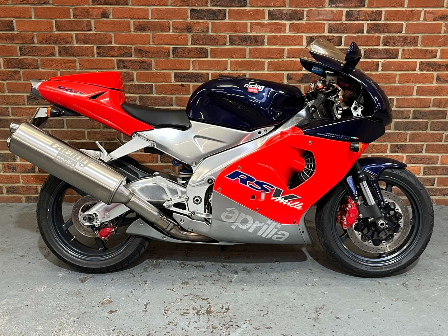 <p>1999 APRILIA RSV 1000 MILLE</p>