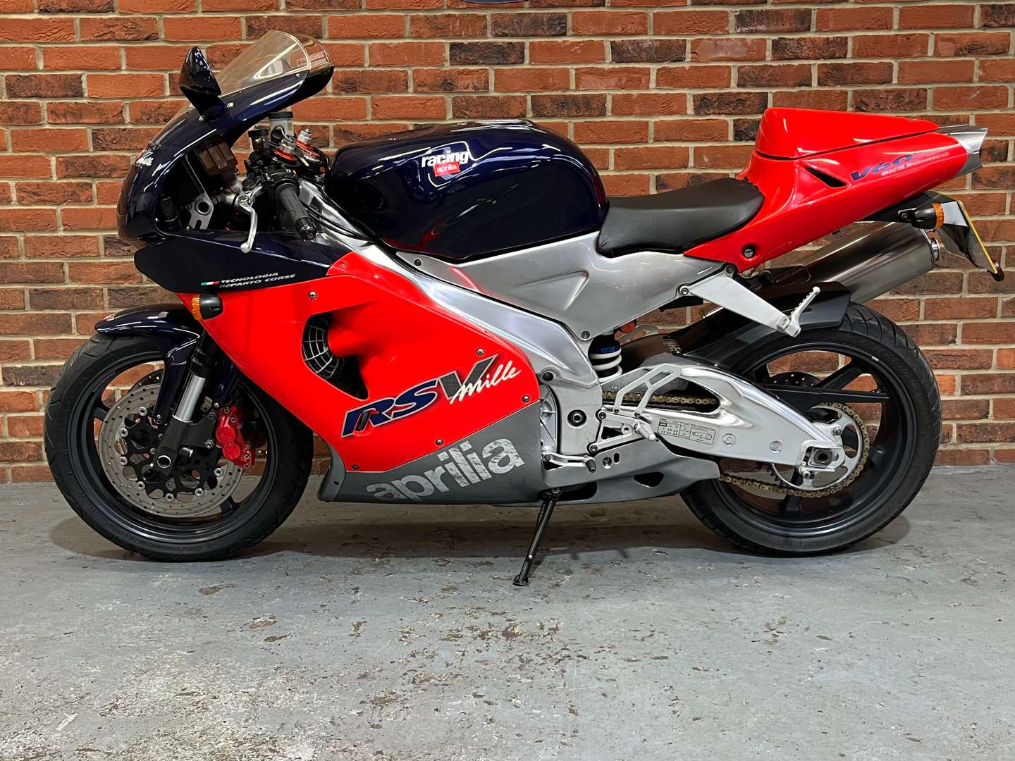 <p>1999 APRILIA RSV 1000 MILLE</p>