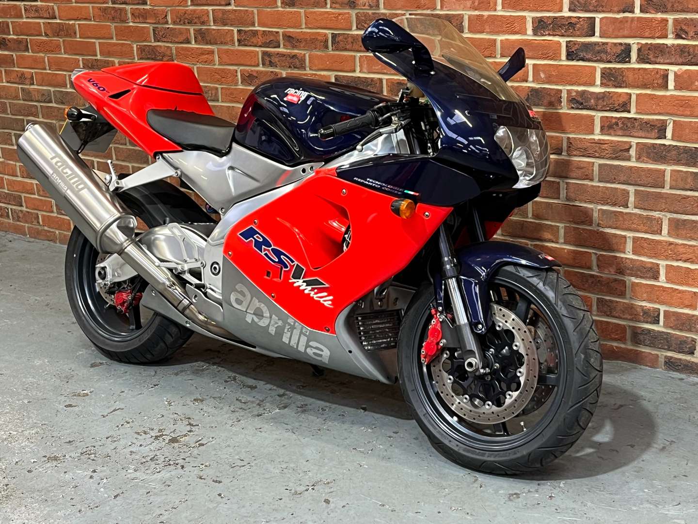 <p>1999 APRILIA RSV 1000 MILLE</p>