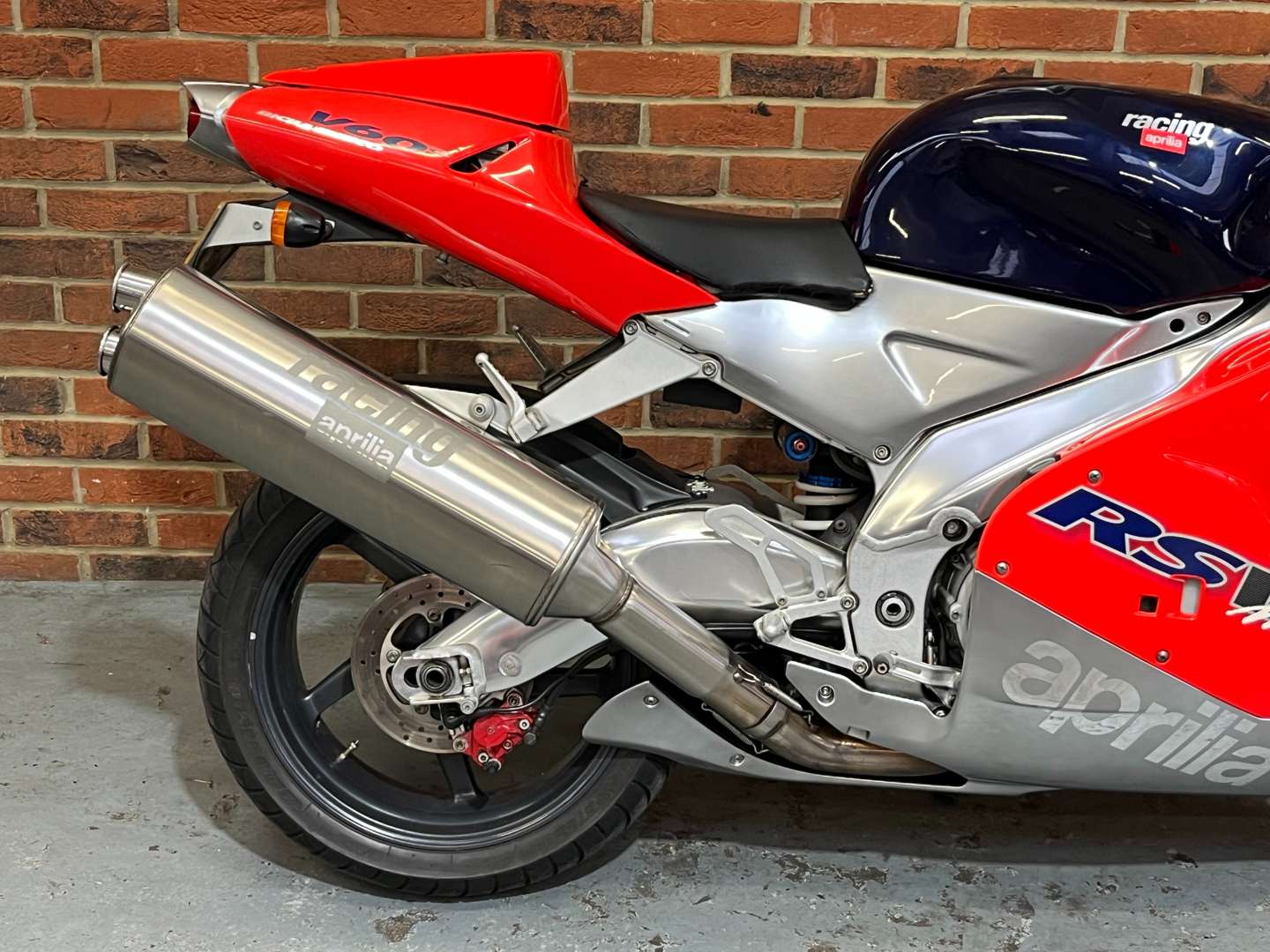 <p>1999 APRILIA RSV 1000 MILLE</p>