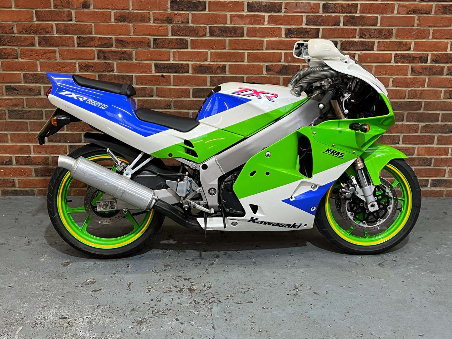 <p>1992 KAWASAKI ZXR250&nbsp;</p>