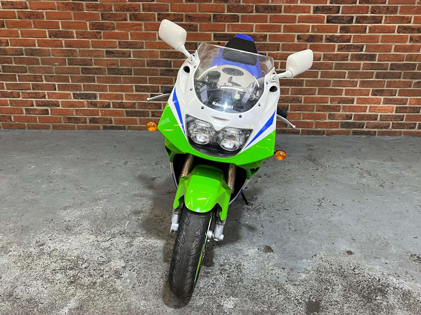 <p>1992 KAWASAKI ZXR250&nbsp;</p>