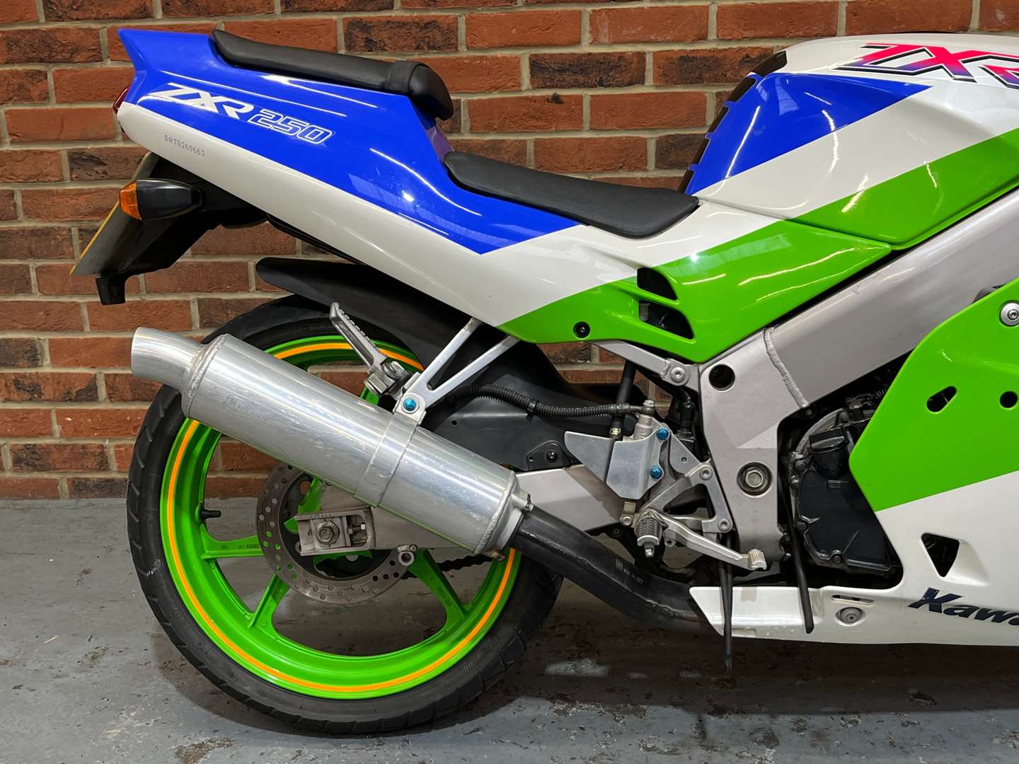 <p>1992 KAWASAKI ZXR250&nbsp;</p>