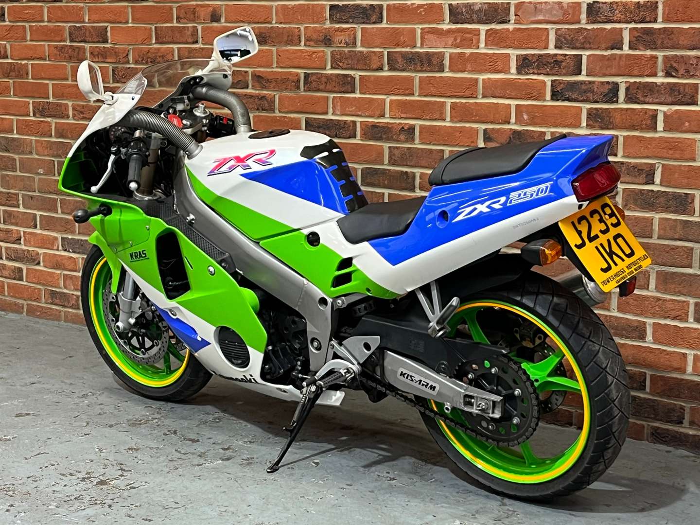 <p>1992 KAWASAKI ZXR250&nbsp;</p>