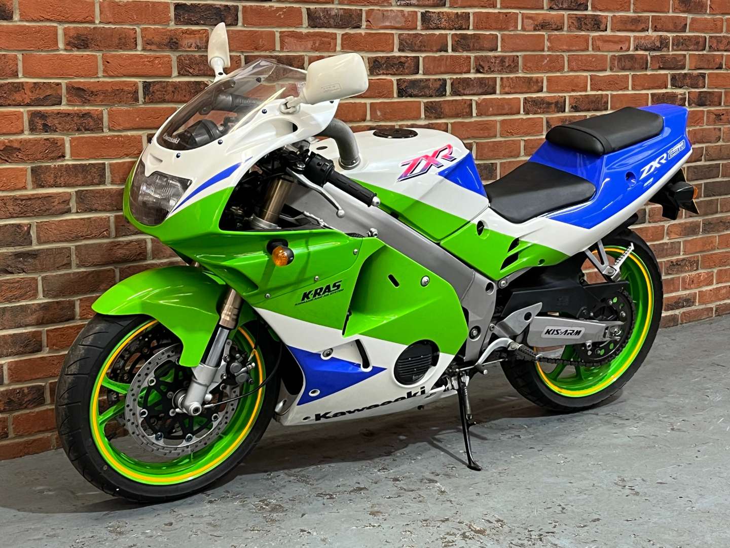 <p>1992 KAWASAKI ZXR250&nbsp;</p>