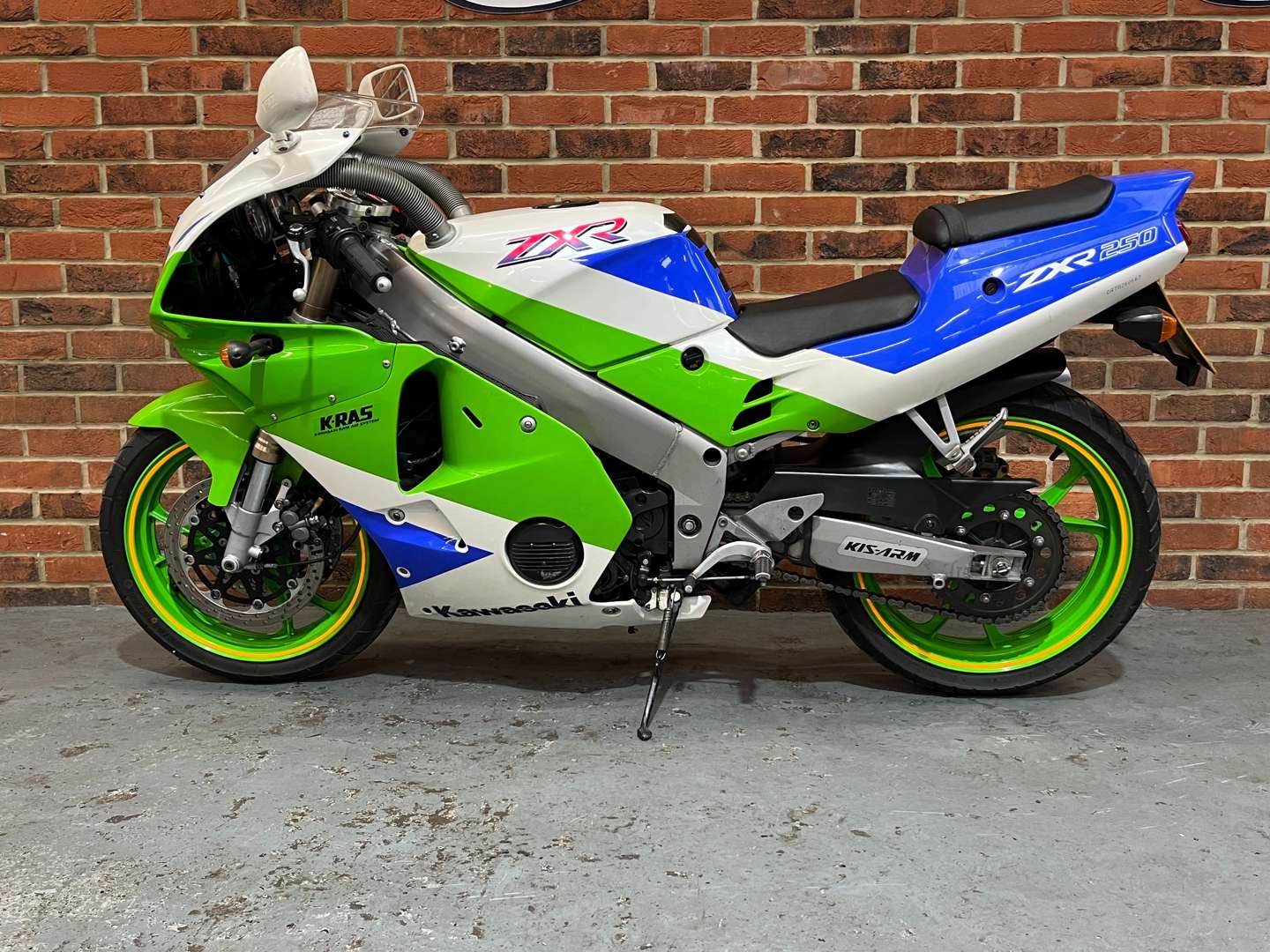 <p>1992 KAWASAKI ZXR250&nbsp;</p>