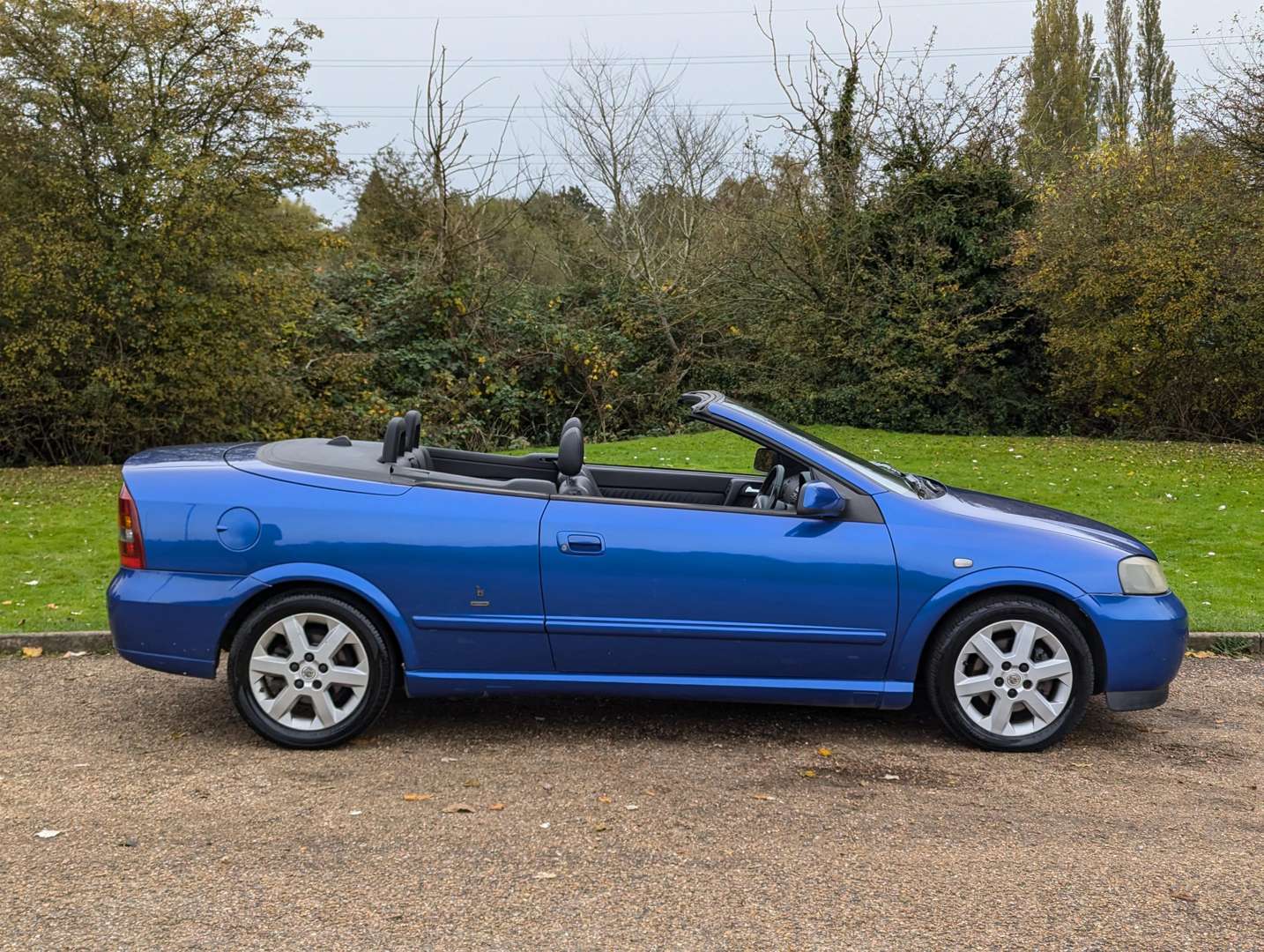 <p>2004 VAUXHALL ASTRA COUPE CONVERTIBLE AUTO</p>