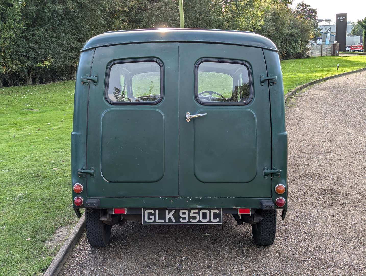 <p>1965 MORRIS MINOR VAN</p>