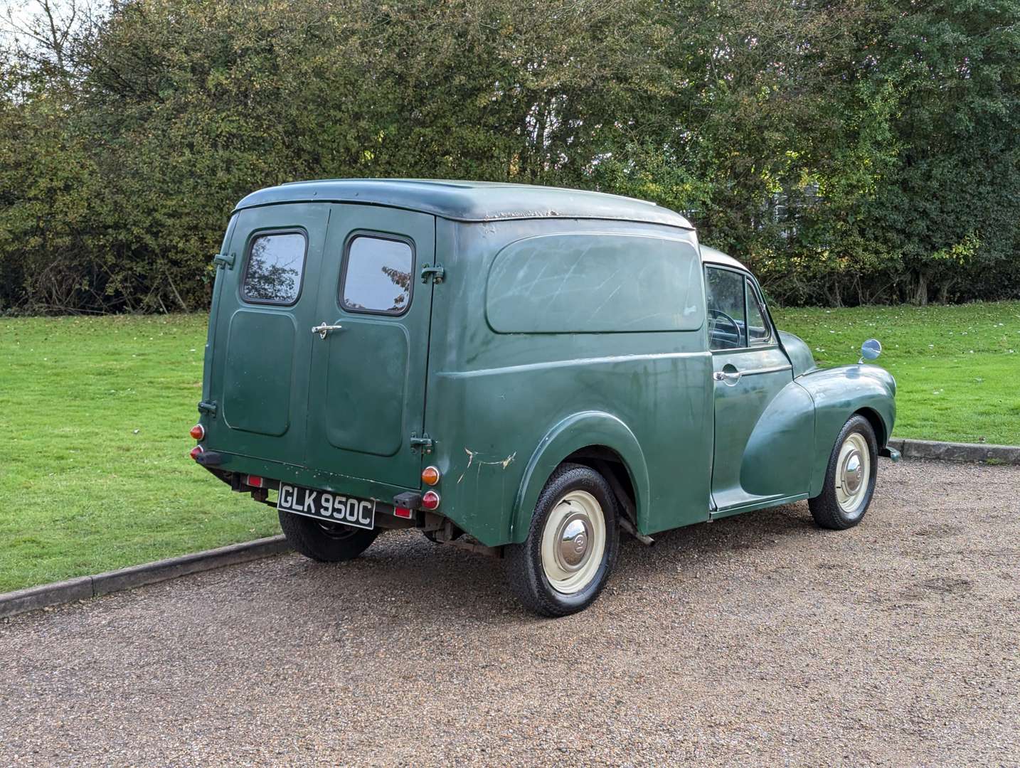 <p>1965 MORRIS MINOR VAN</p>