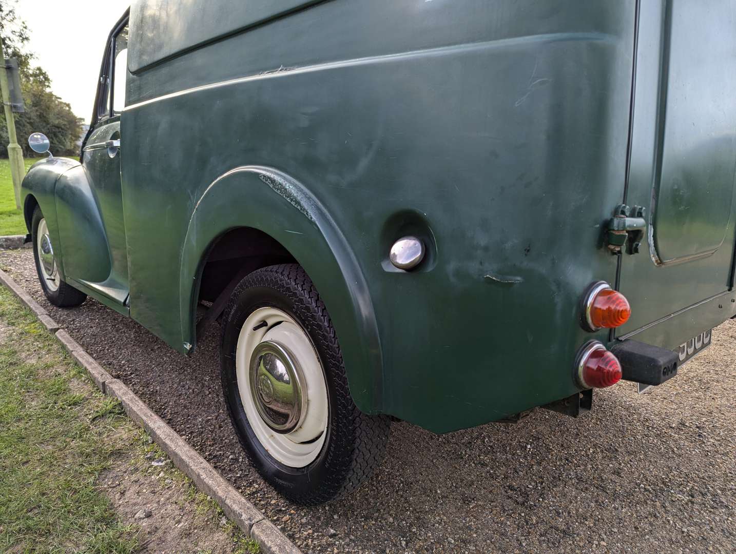 <p>1965 MORRIS MINOR VAN</p>