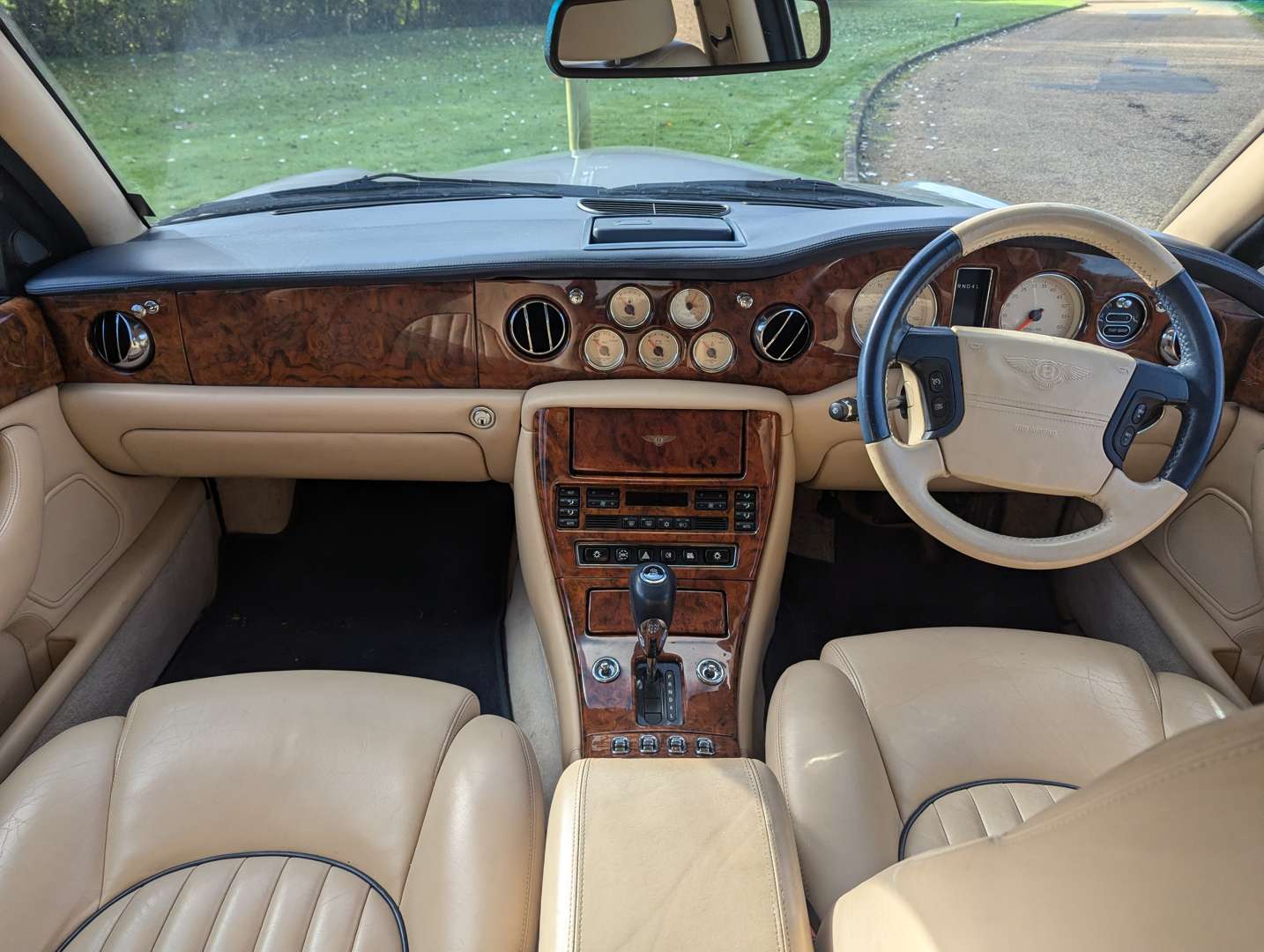 <p>1999 BENTLEY ARNAGE</p>