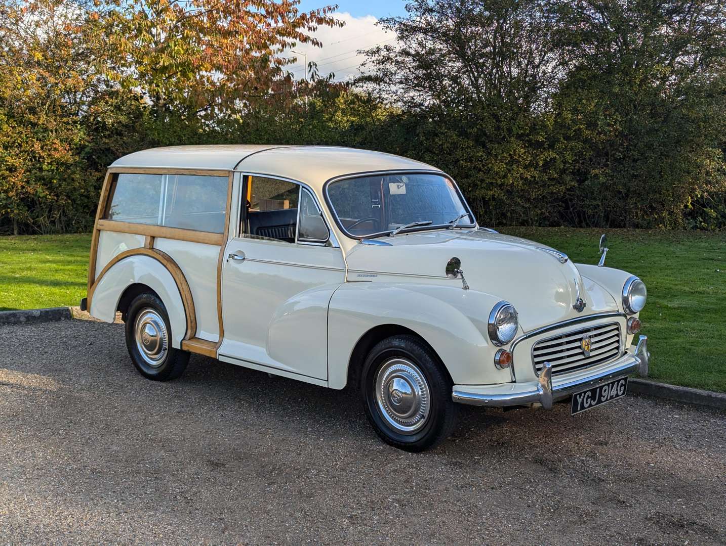 <p>1969 MORRIS MINOR TRAVELLER</p>