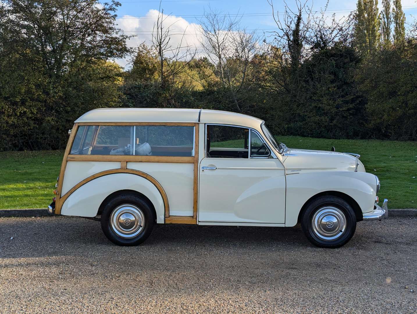 <p>1969 MORRIS MINOR TRAVELLER</p>