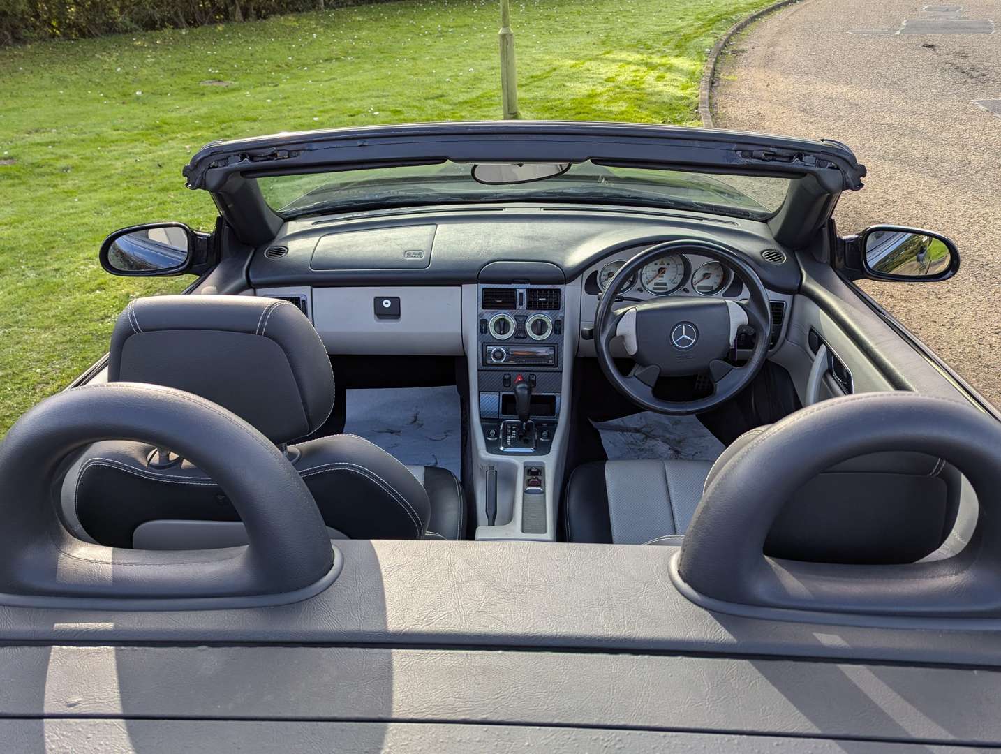 <p>2001 MERCEDES SLK 230 KOMPRESSOR</p>