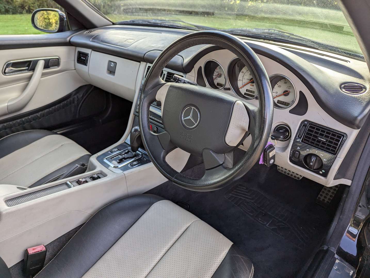 <p>2001 MERCEDES SLK 230 KOMPRESSOR</p>