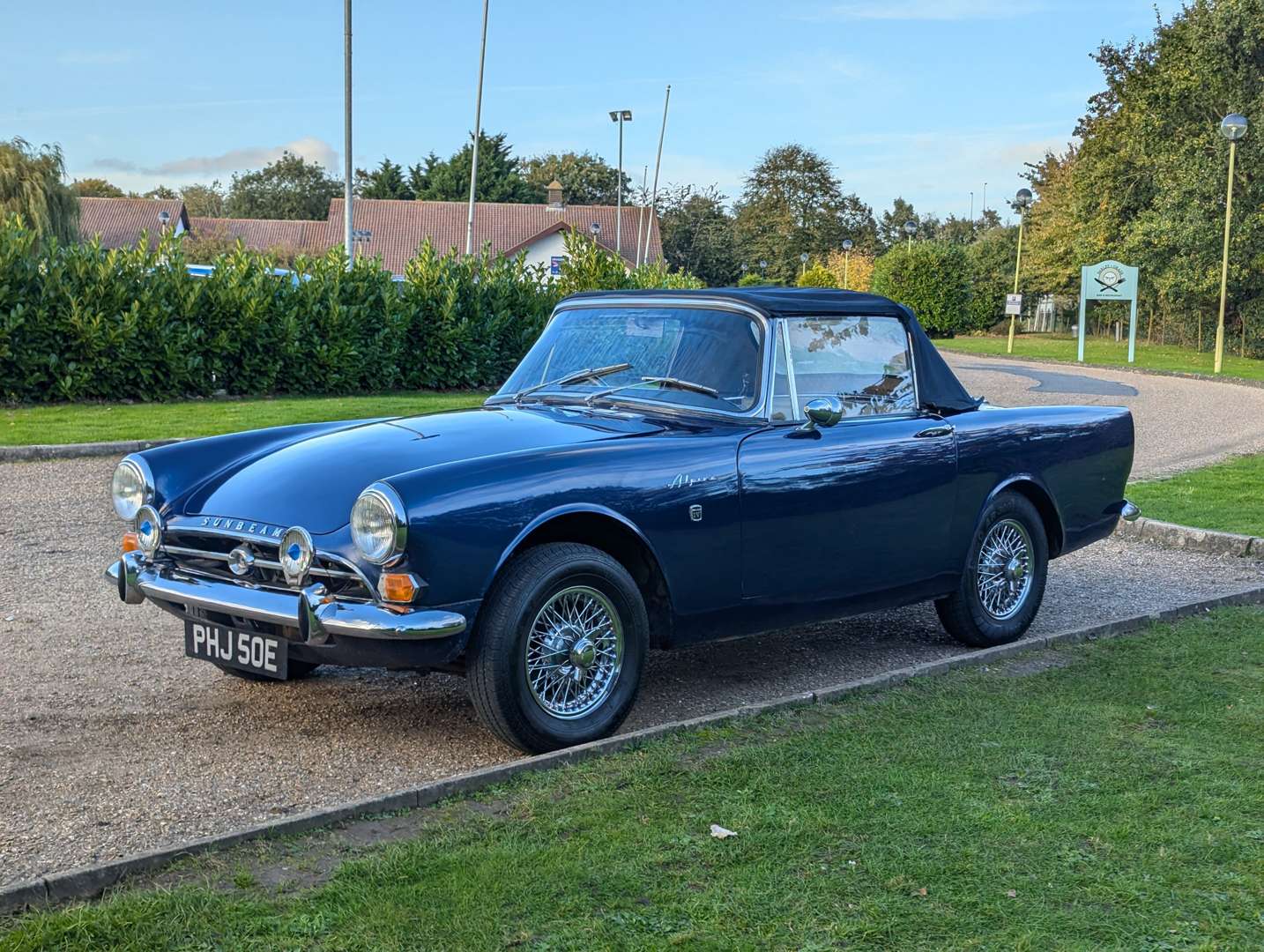 <p>1967 SUNBEAM ALPINE</p>