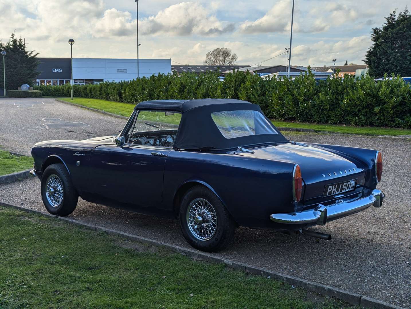 <p>1967 SUNBEAM ALPINE</p>