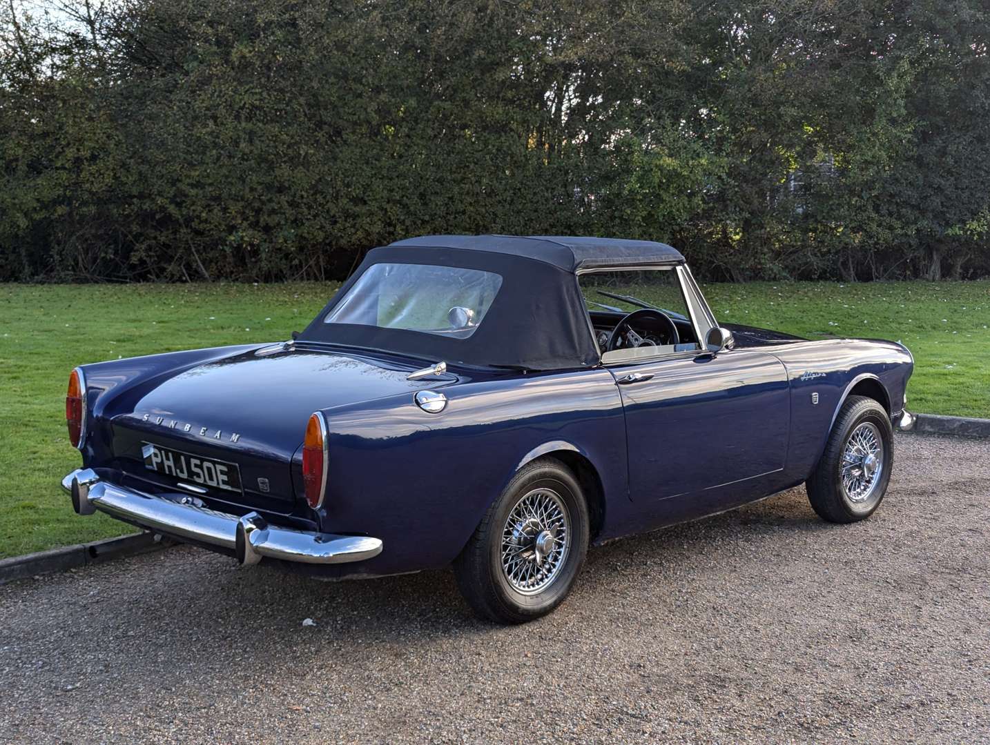 <p>1967 SUNBEAM ALPINE</p>