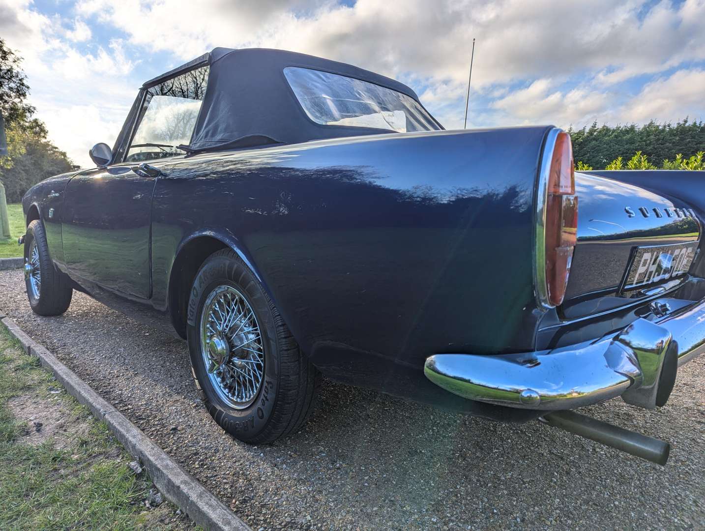 <p>1967 SUNBEAM ALPINE</p>