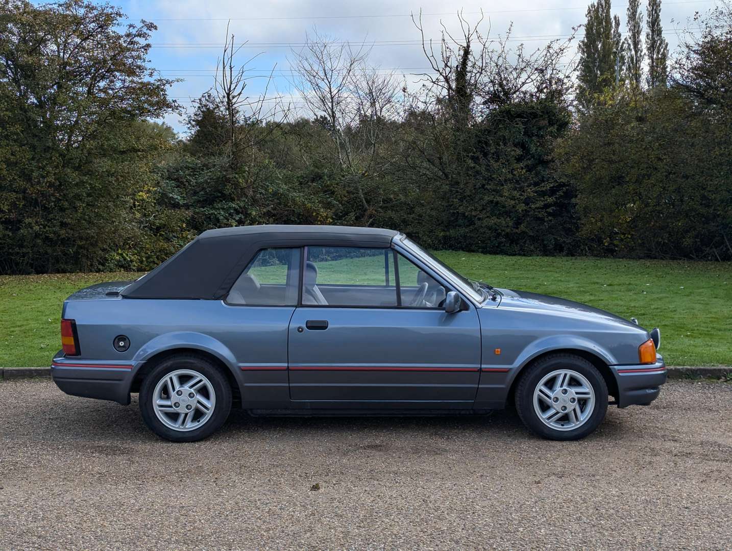 <p>1989 FORD ESCORT 1.6I CABRIOLET</p>