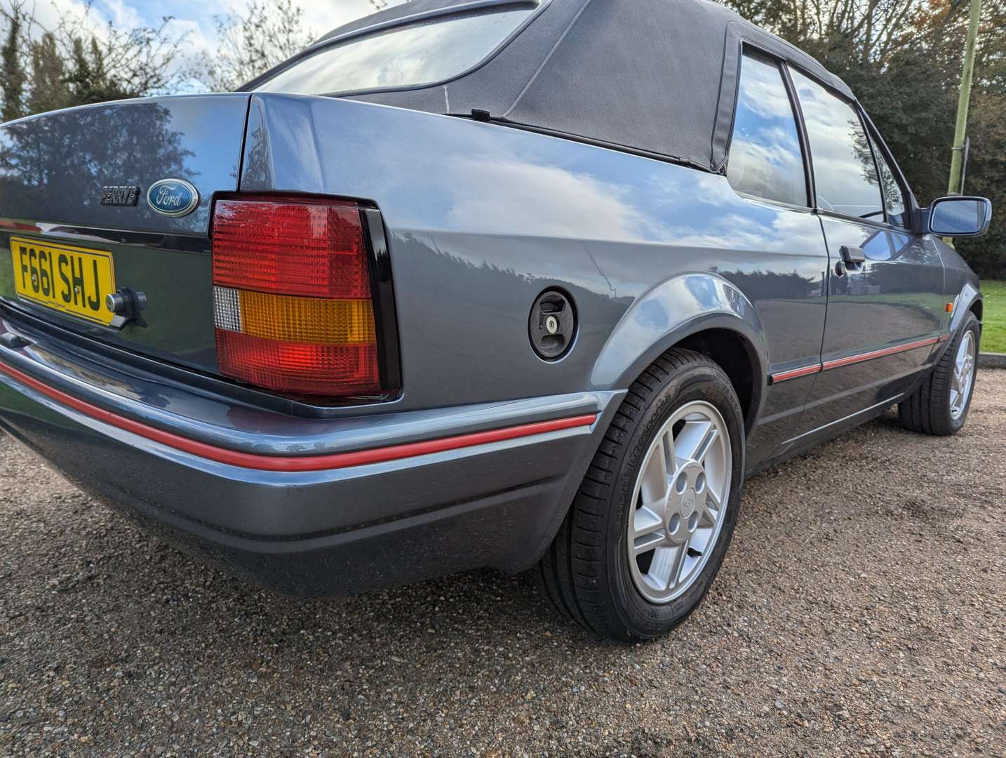 <p>1989 FORD ESCORT 1.6I CABRIOLET</p>