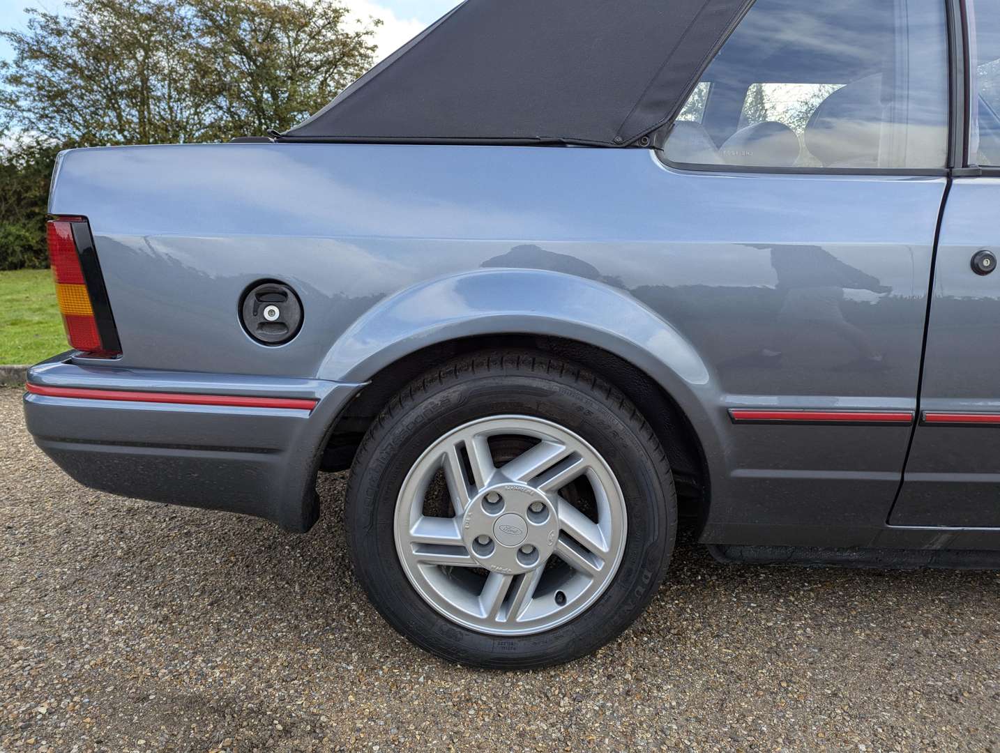 <p>1989 FORD ESCORT 1.6I CABRIOLET</p>