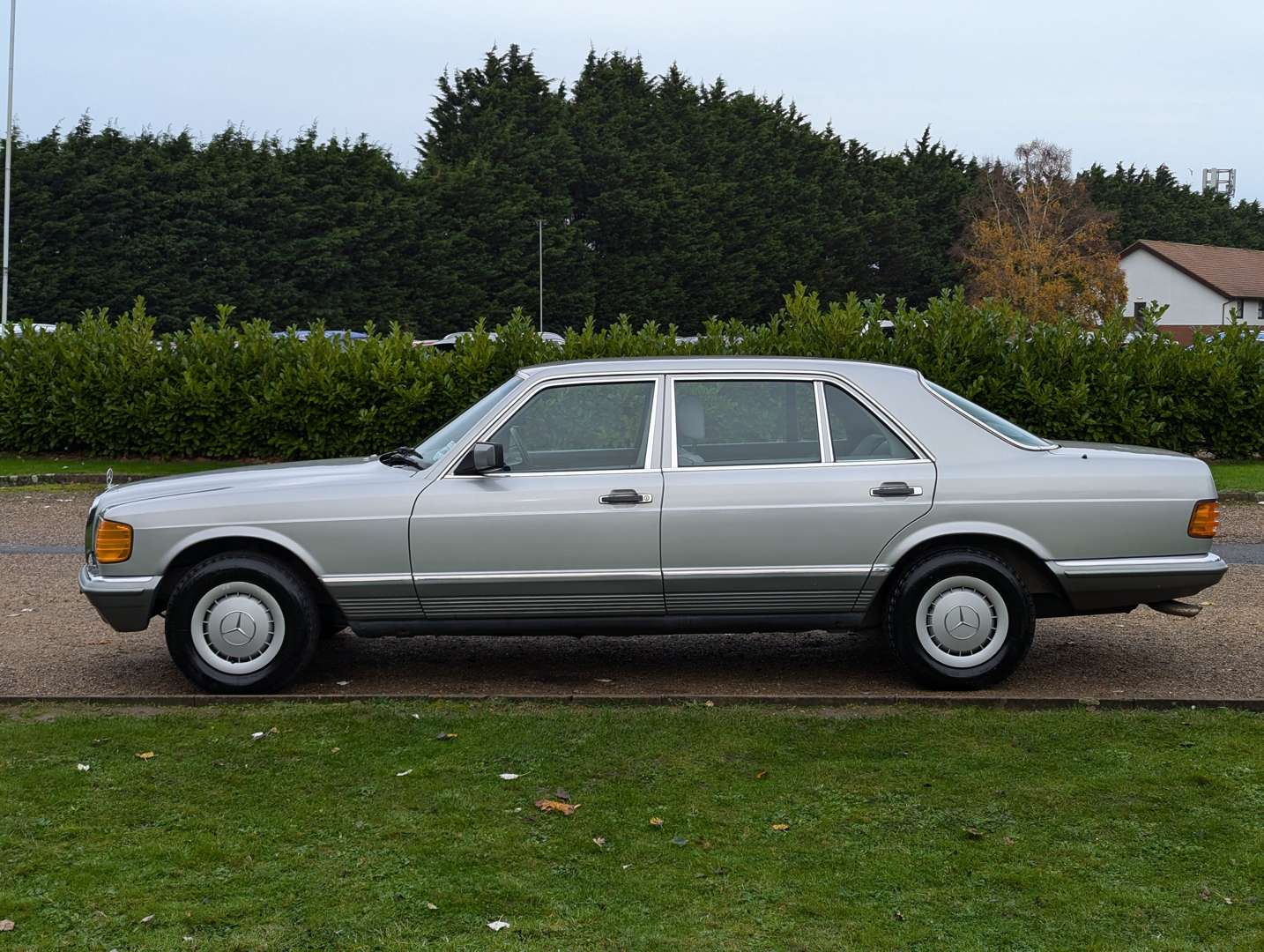 <p>1984 MERCEDES 500 SEL AUTO</p>