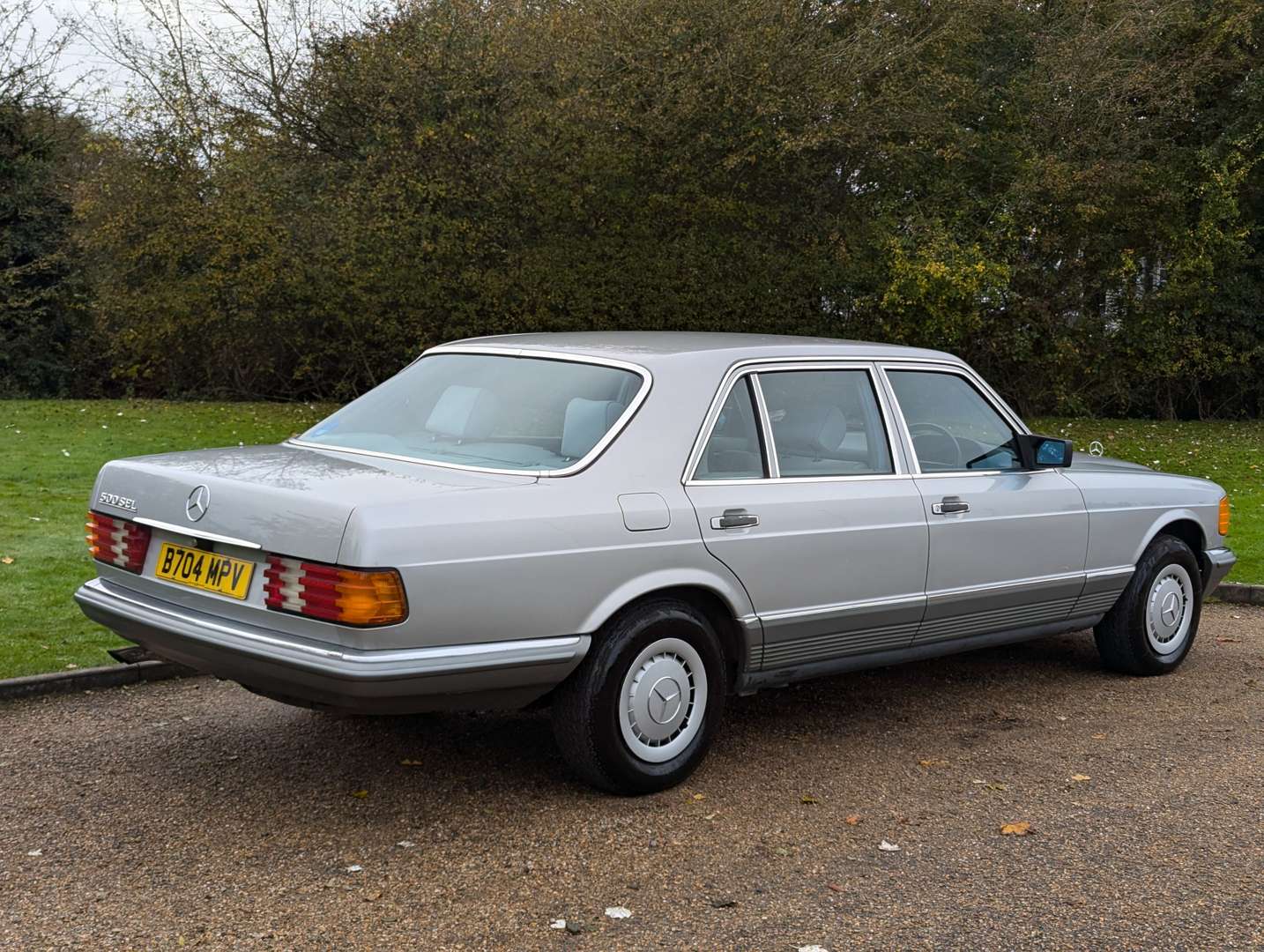 <p>1984 MERCEDES 500 SEL AUTO</p>