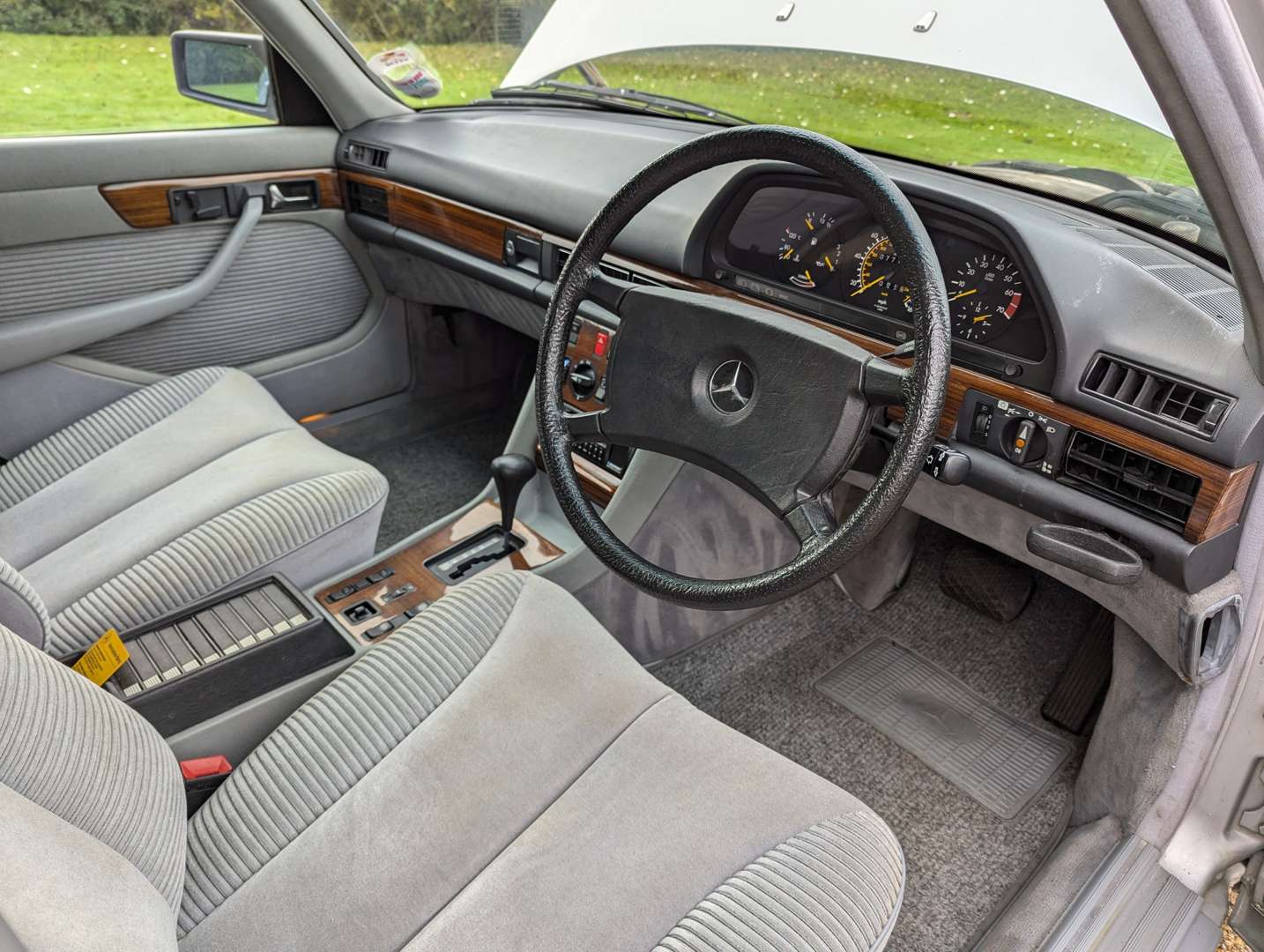 <p>1984 MERCEDES 500 SEL AUTO</p>