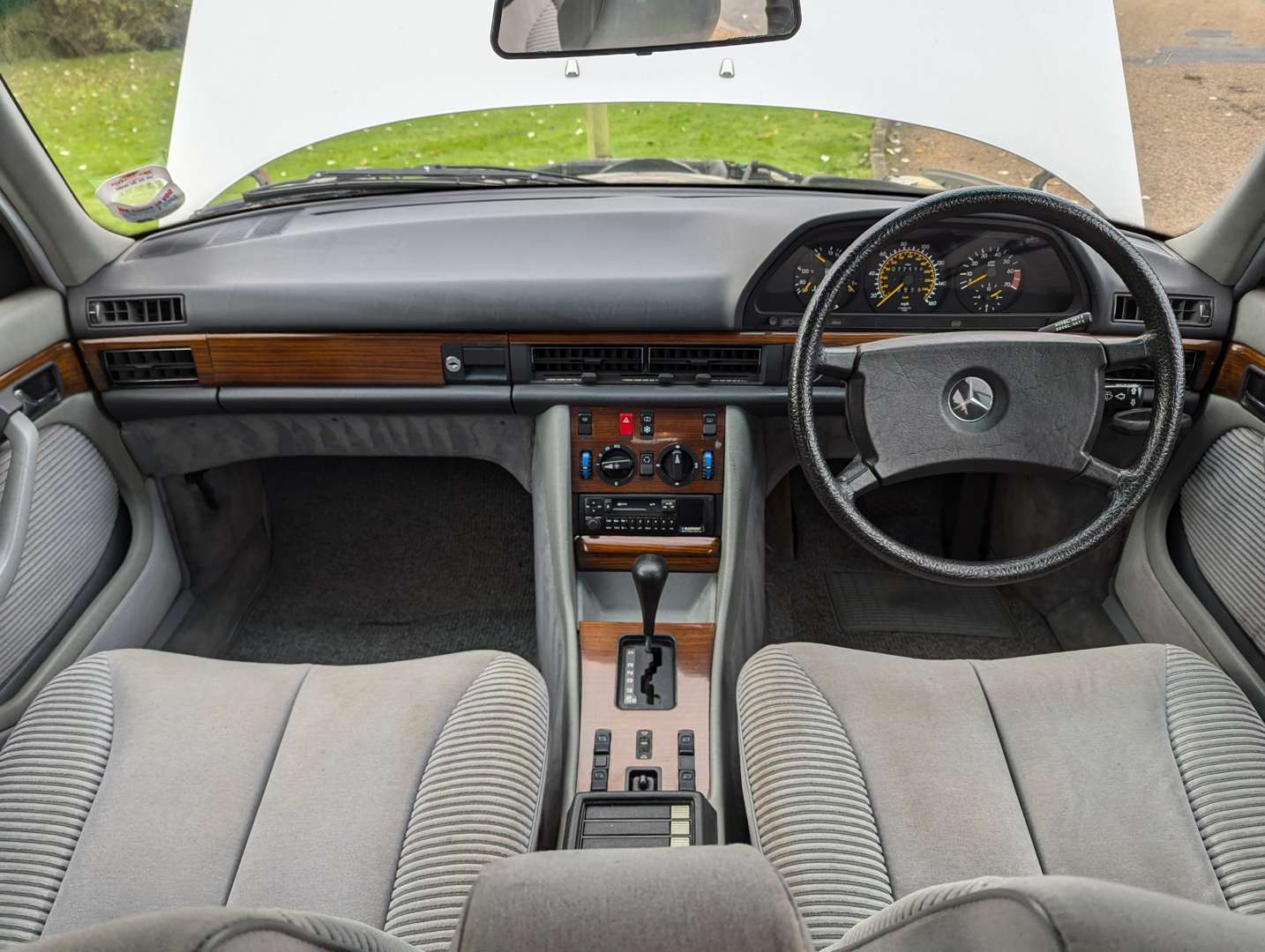 <p>1984 MERCEDES 500 SEL AUTO</p>