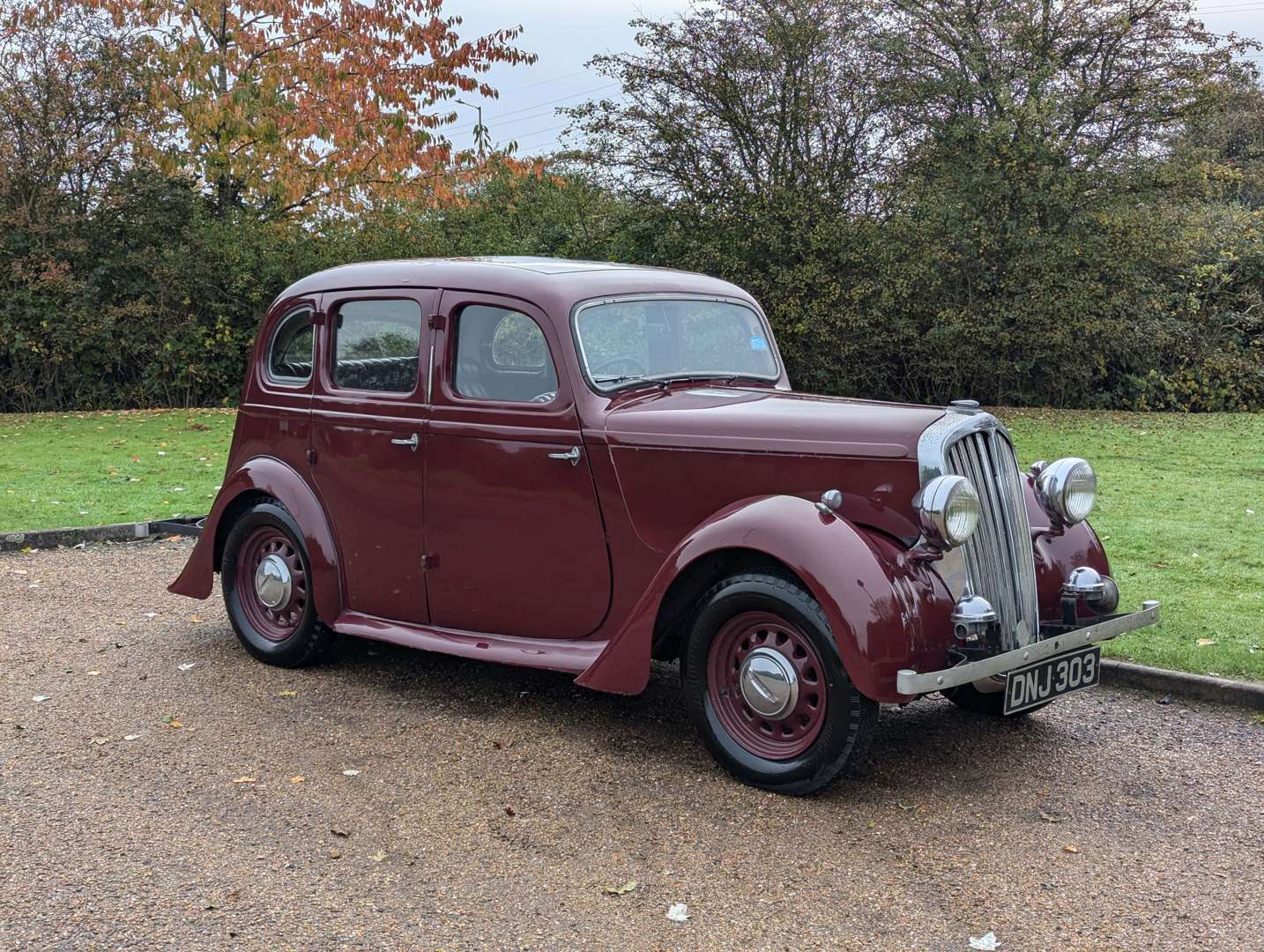 <p>1947 SINGER SUPER 10</p>