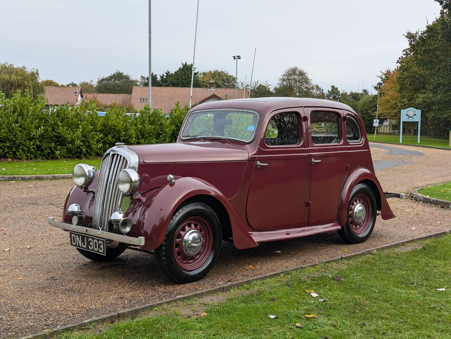 <p>1947 SINGER SUPER 10</p>