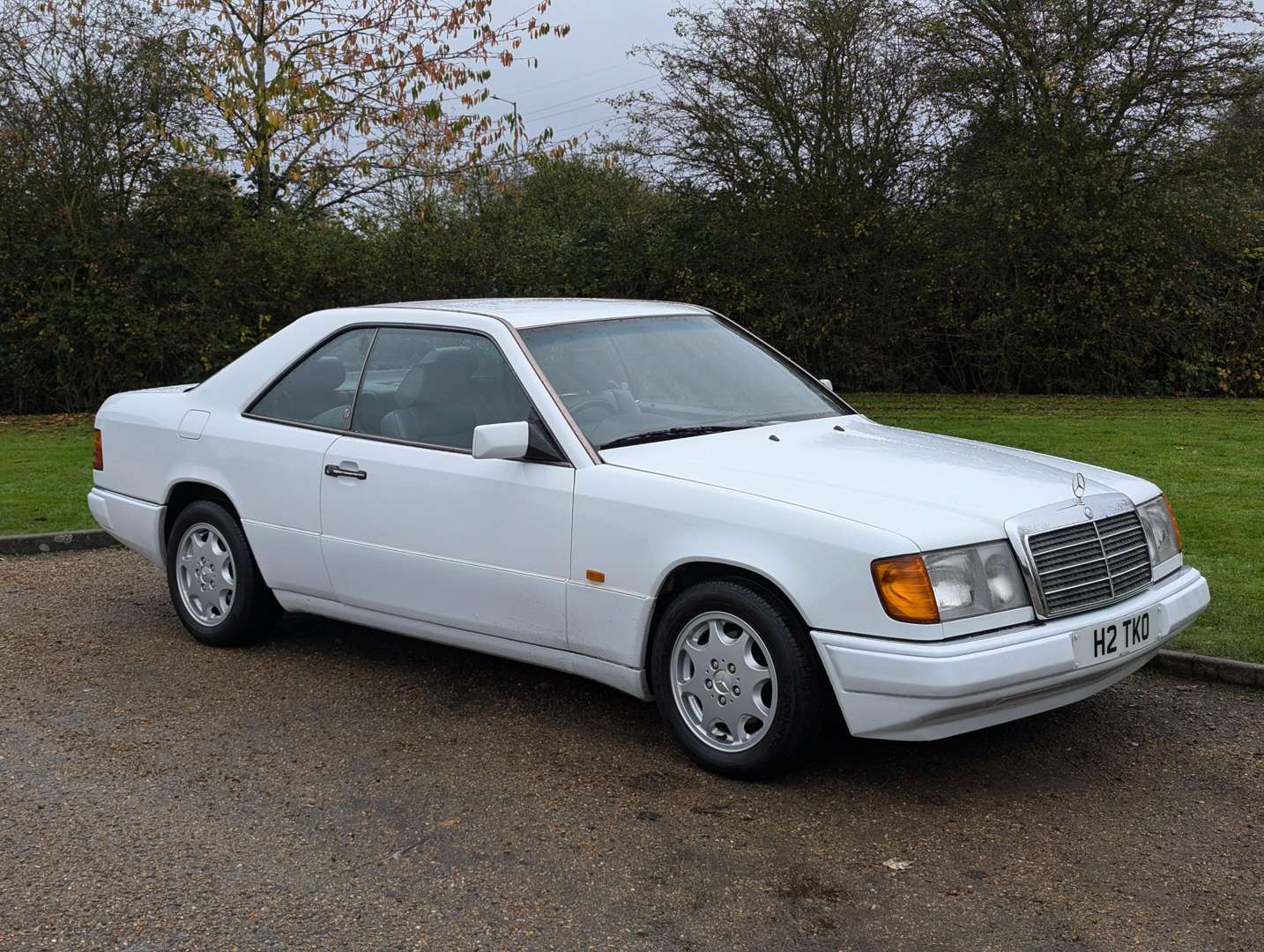 <p>1990 MERCEDES W124 230CE AUTO</p>