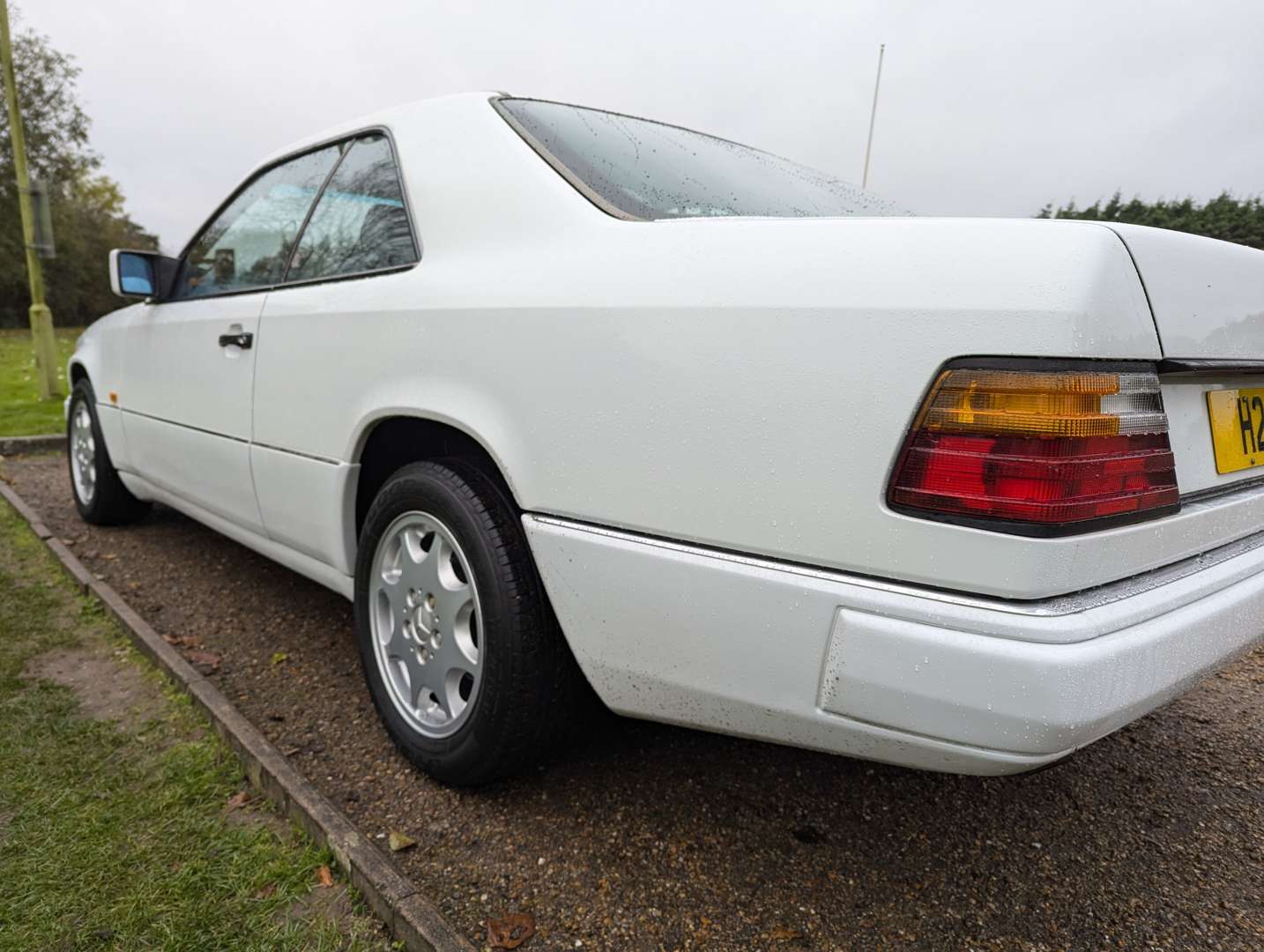 <p>1990 MERCEDES W124 230CE AUTO</p>