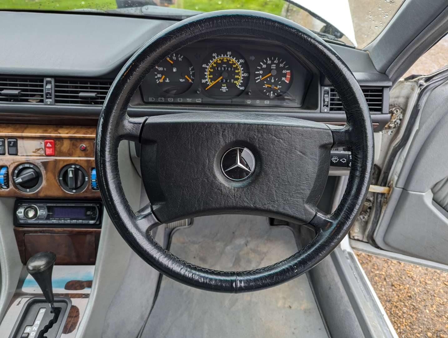 <p>1990 MERCEDES W124 230CE AUTO</p>