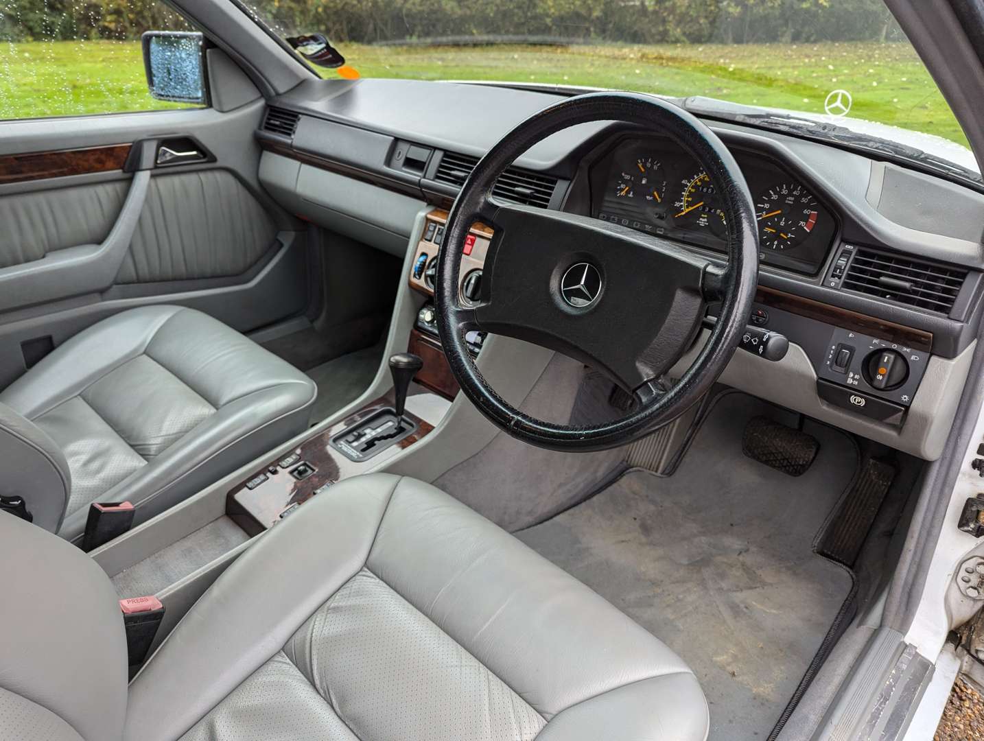 <p>1990 MERCEDES W124 230CE AUTO</p>