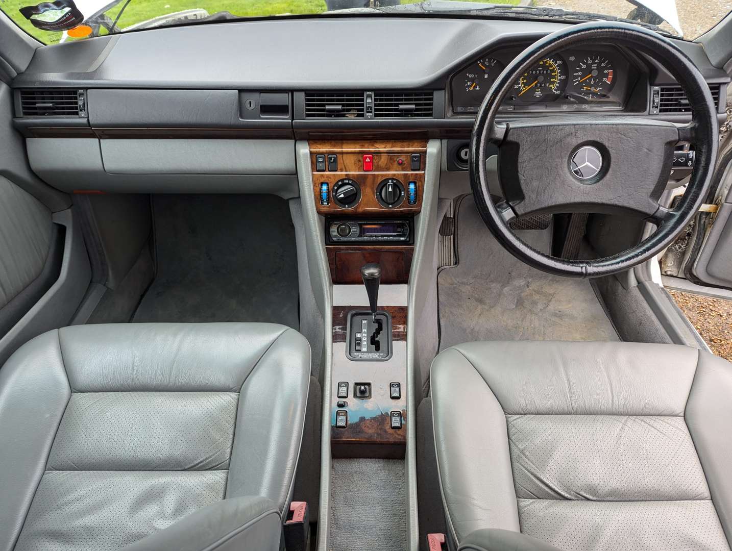 <p>1990 MERCEDES W124 230CE AUTO</p>