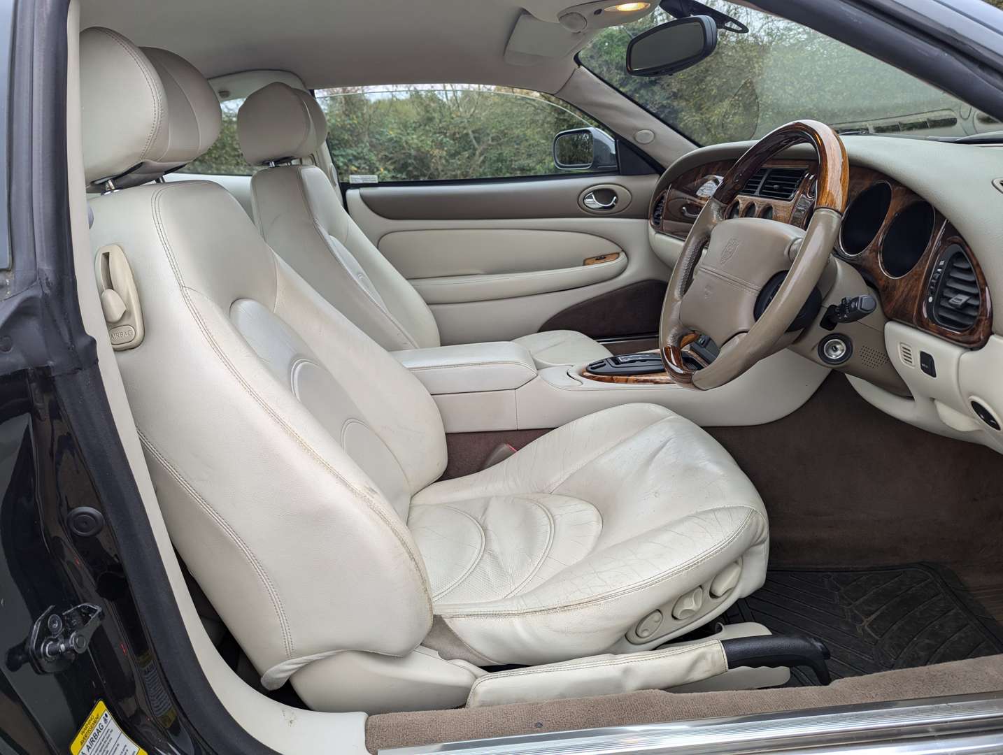 <p>2001 JAGUAR XKR 4.0 AUTO</p>