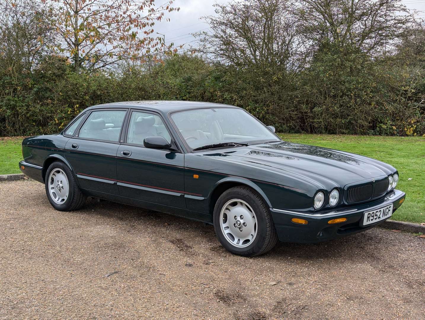 <p>1998 JAGUAR XJ SPORT 3.2 V8 AUTO</p>