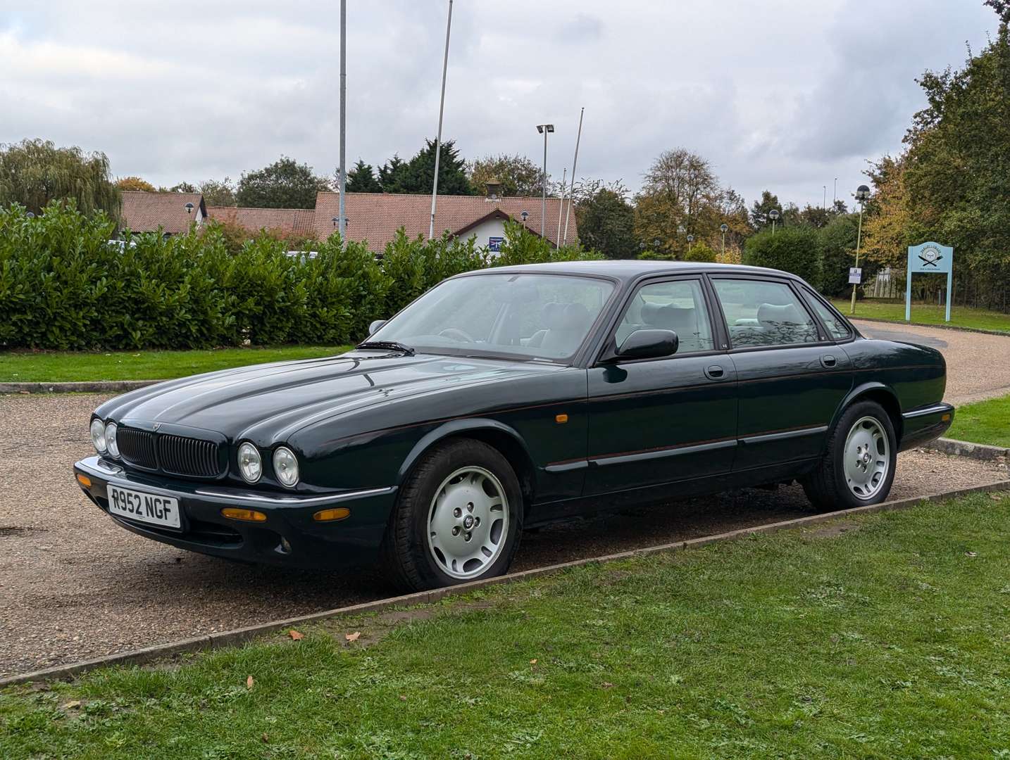 <p>1998 JAGUAR XJ SPORT 3.2 V8 AUTO</p>