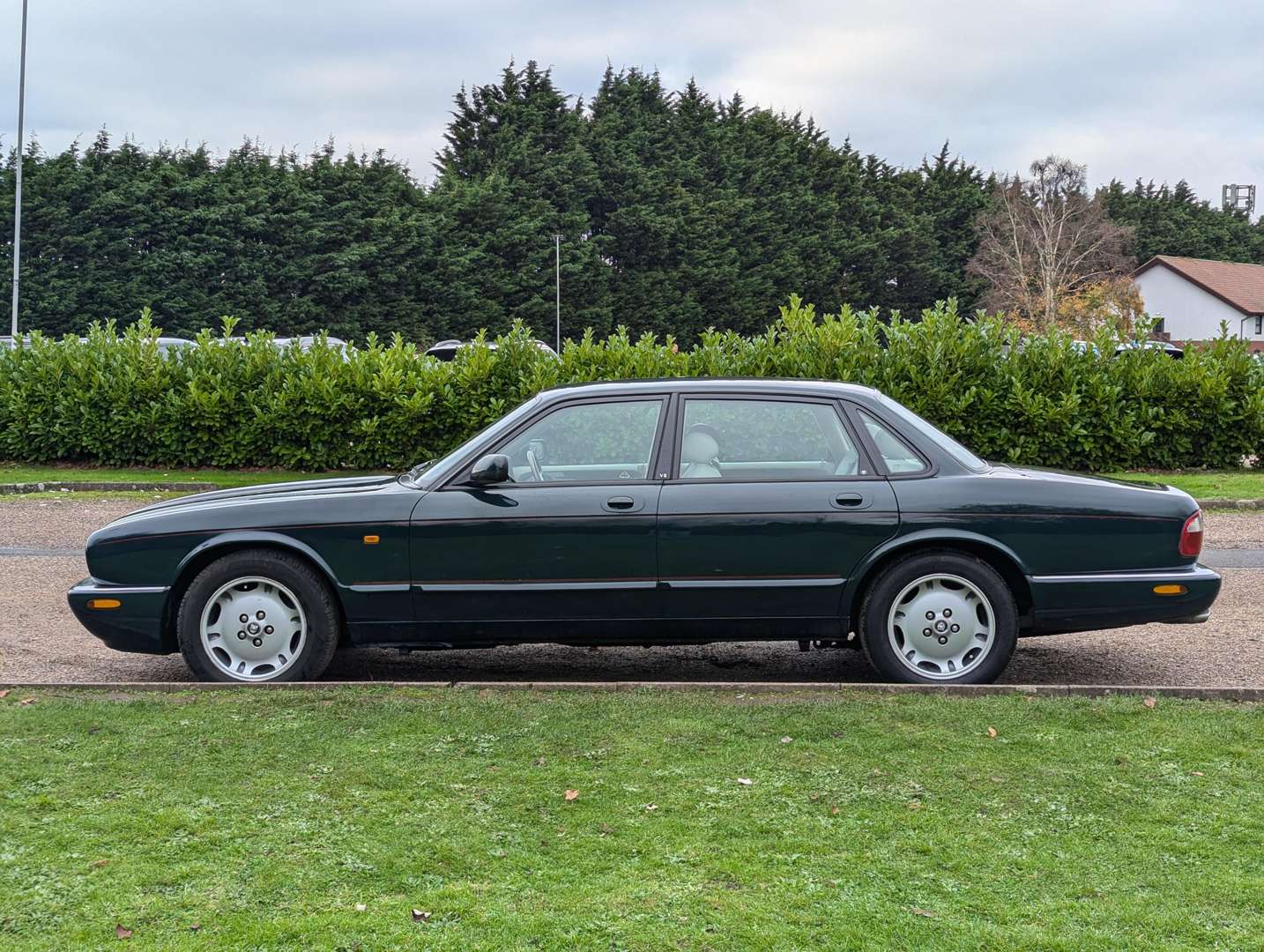 <p>1998 JAGUAR XJ SPORT 3.2 V8 AUTO</p>