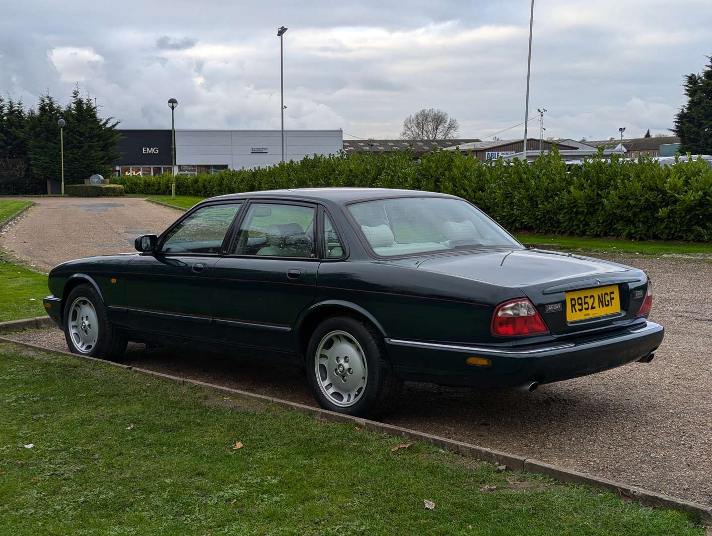 <p>1998 JAGUAR XJ SPORT 3.2 V8 AUTO</p>