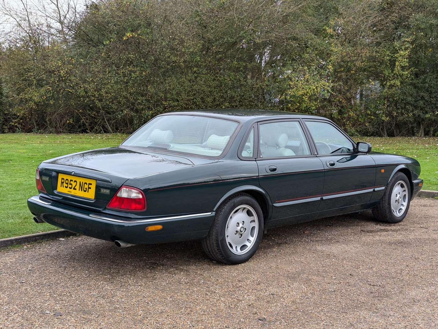 <p>1998 JAGUAR XJ SPORT 3.2 V8 AUTO</p>