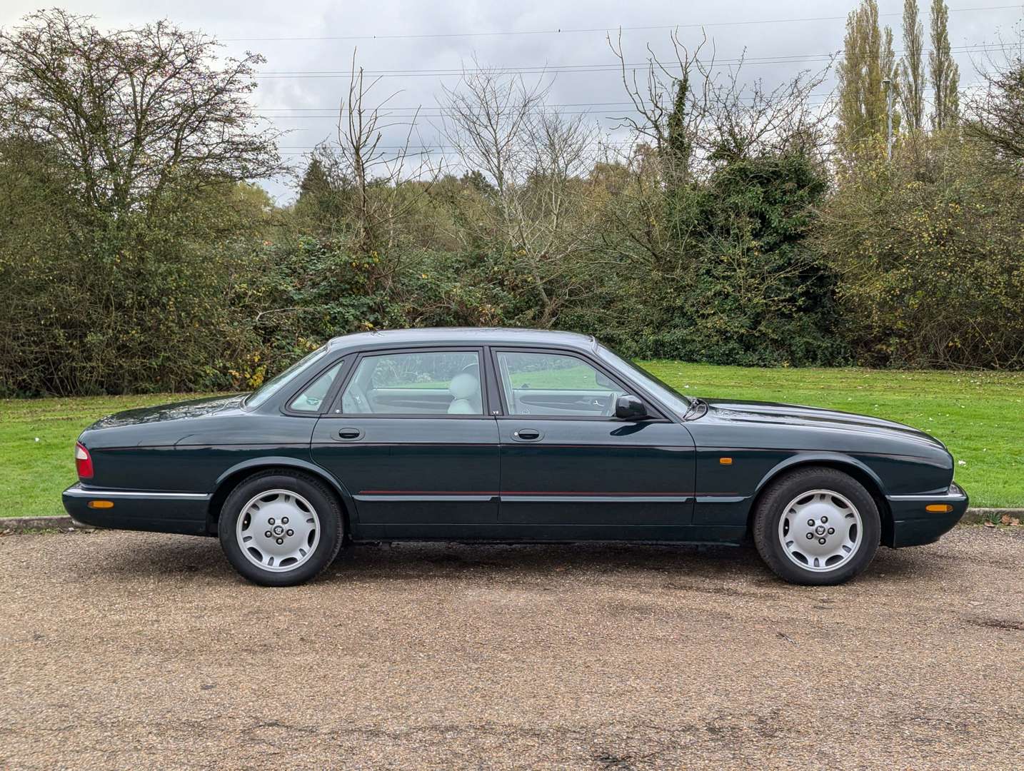 <p>1998 JAGUAR XJ SPORT 3.2 V8 AUTO</p>