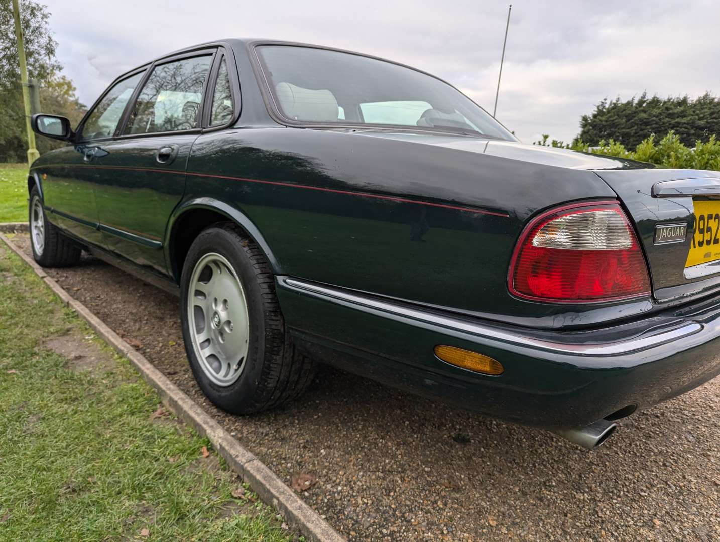 <p>1998 JAGUAR XJ SPORT 3.2 V8 AUTO</p>